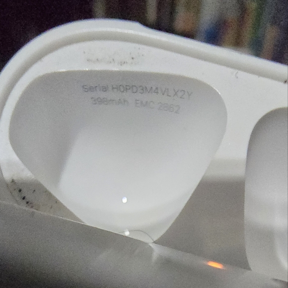 Apple airpod charging case supports 1st and second generation - Picture 4 of 4